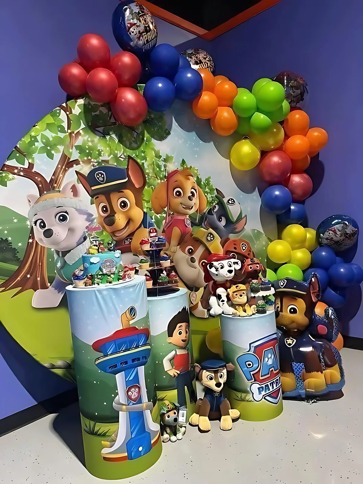Paw Patrol themed birthday party table with balloon garland